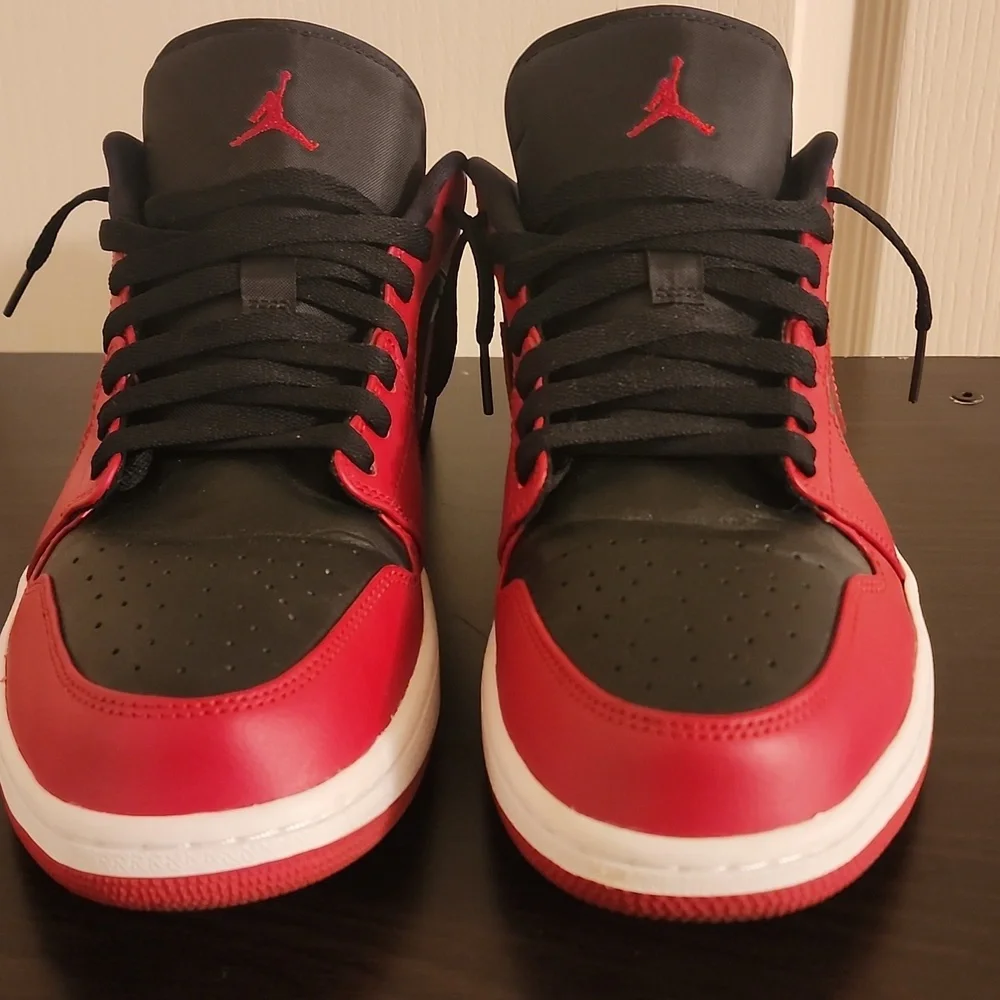Jordan 1 Low "REVERSE BRED" - Picture 10 of 10